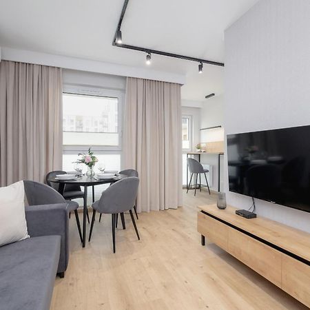 Bright Apartment In Krakow With Garden, Air Conditioning, Parking And Desk By Renters Prestige Ngoại thất bức ảnh