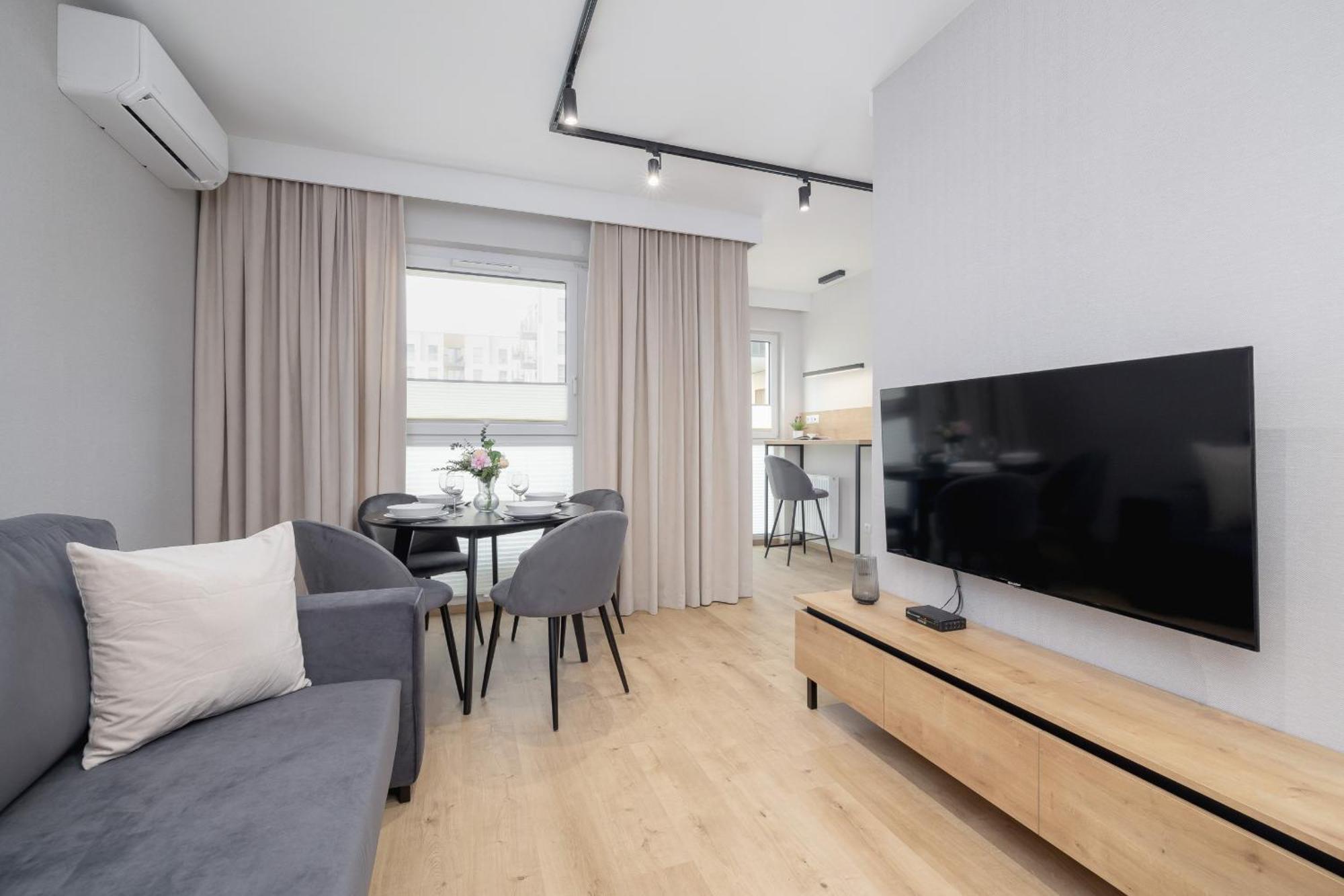 Bright Apartment In Krakow With Garden, Air Conditioning, Parking And Desk By Renters Prestige Ngoại thất bức ảnh