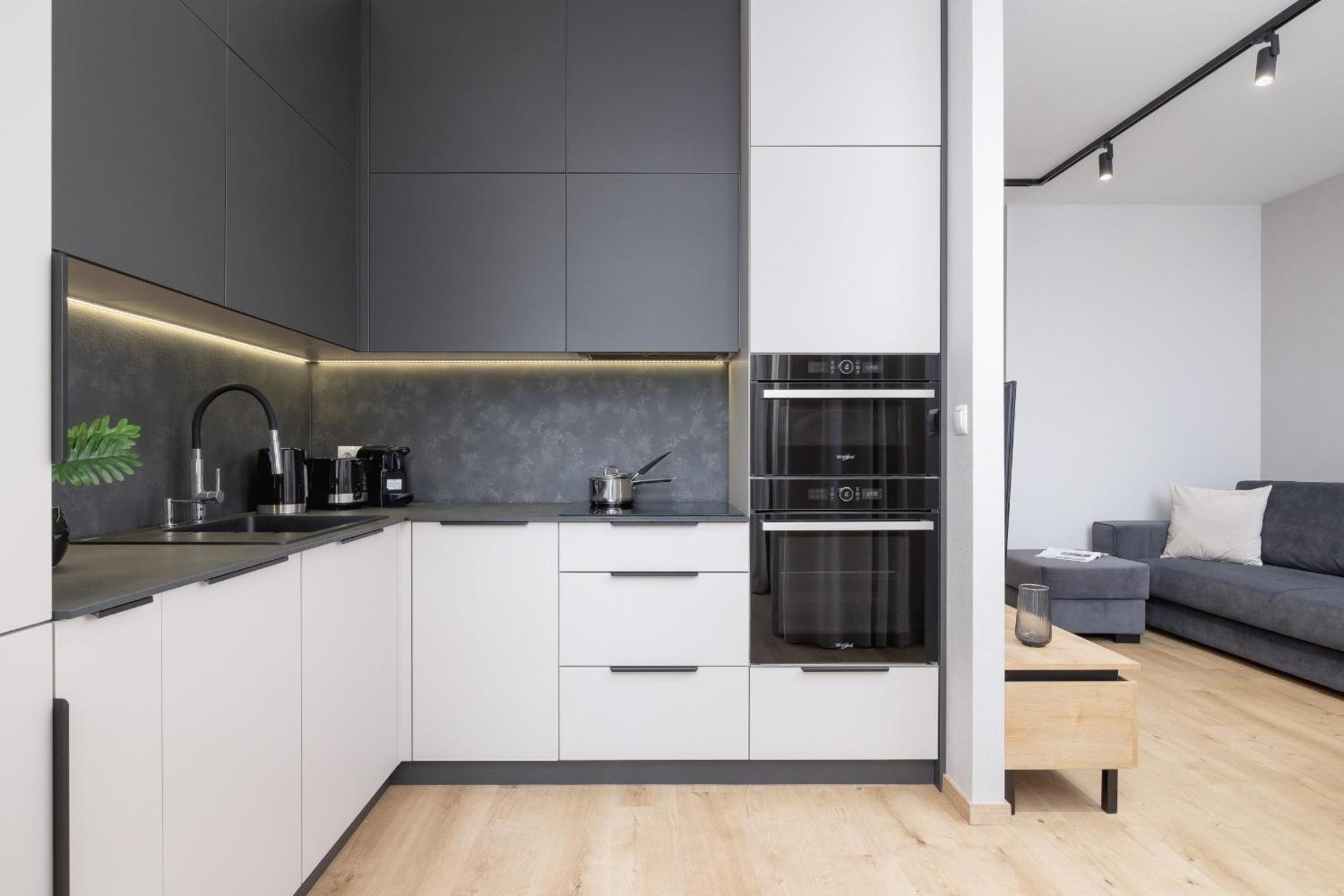 Bright Apartment In Krakow With Garden, Air Conditioning, Parking And Desk By Renters Prestige Ngoại thất bức ảnh