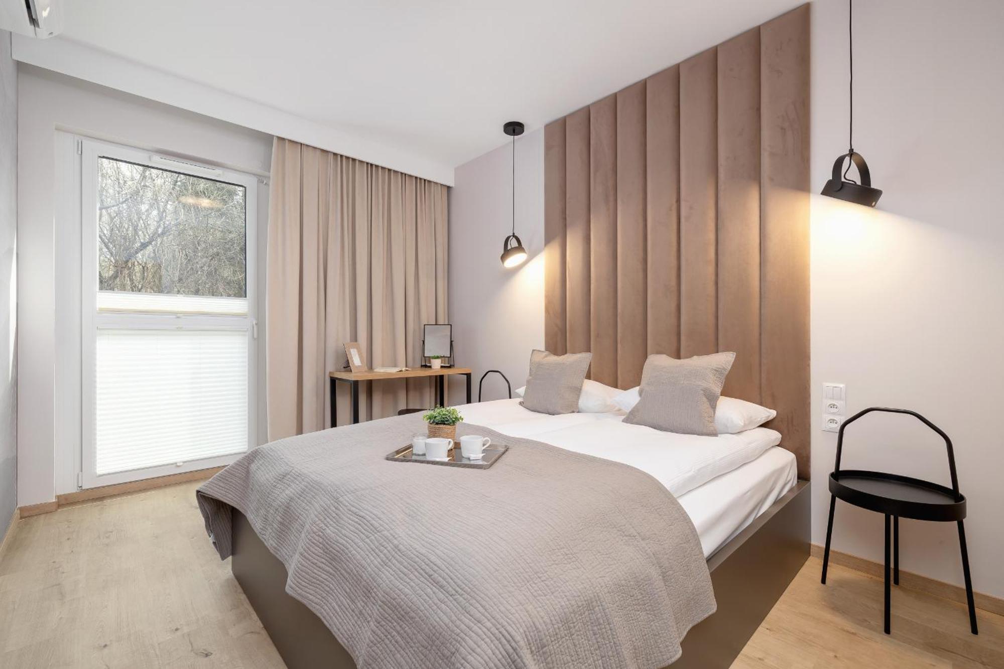 Bright Apartment In Krakow With Garden, Air Conditioning, Parking And Desk By Renters Prestige Ngoại thất bức ảnh