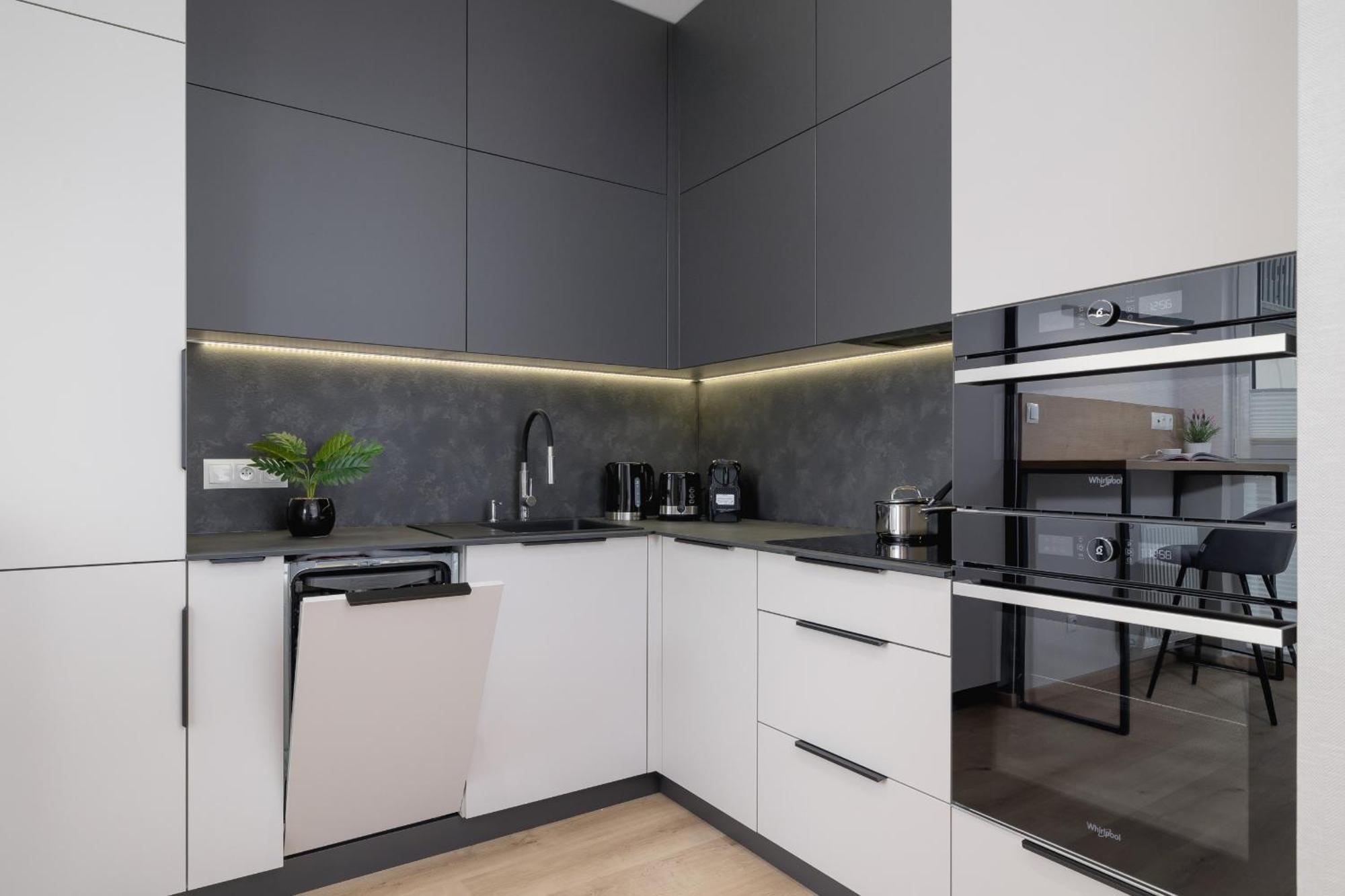 Bright Apartment In Krakow With Garden, Air Conditioning, Parking And Desk By Renters Prestige Ngoại thất bức ảnh