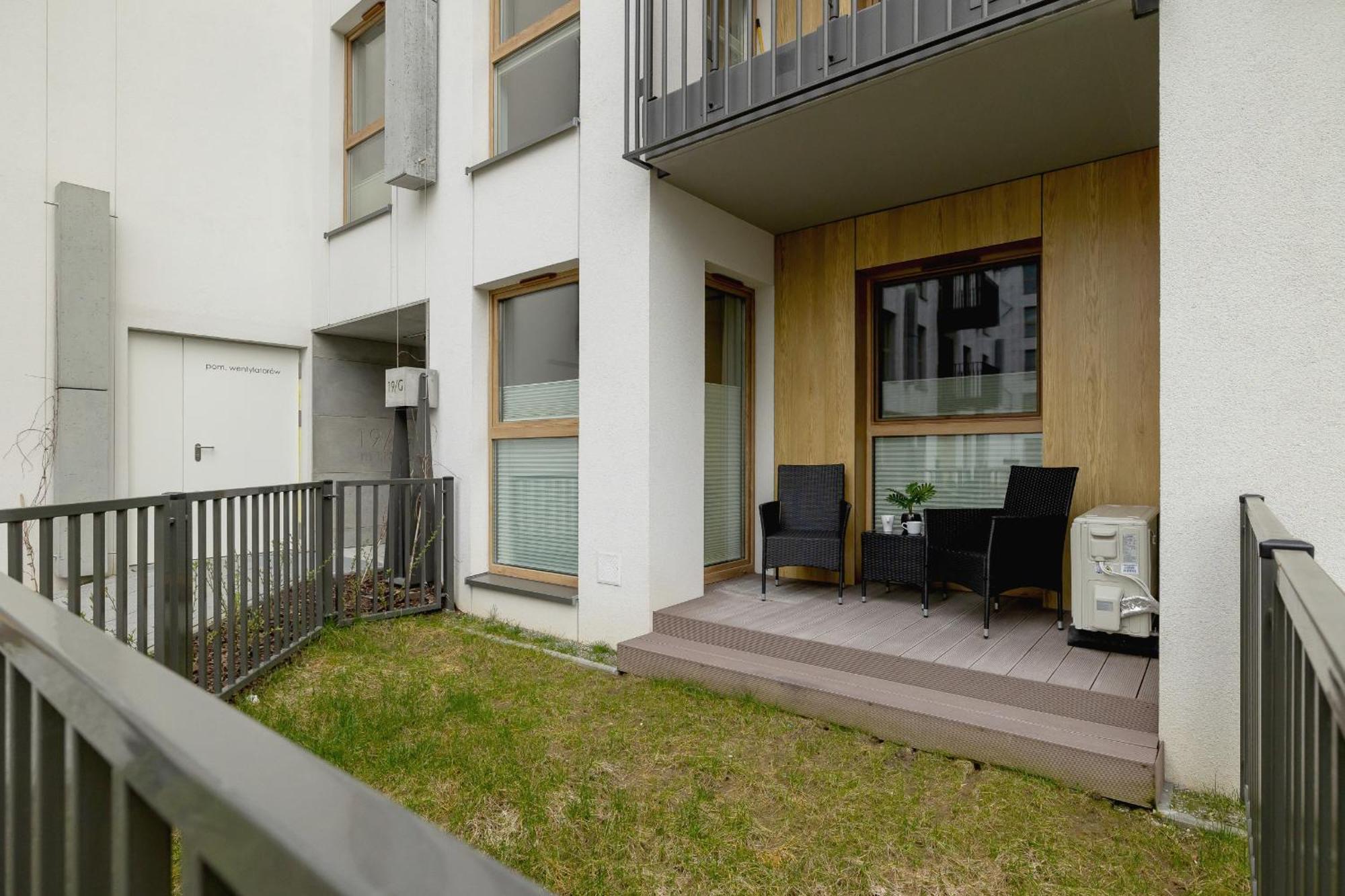 Bright Apartment In Krakow With Garden, Air Conditioning, Parking And Desk By Renters Prestige Ngoại thất bức ảnh
