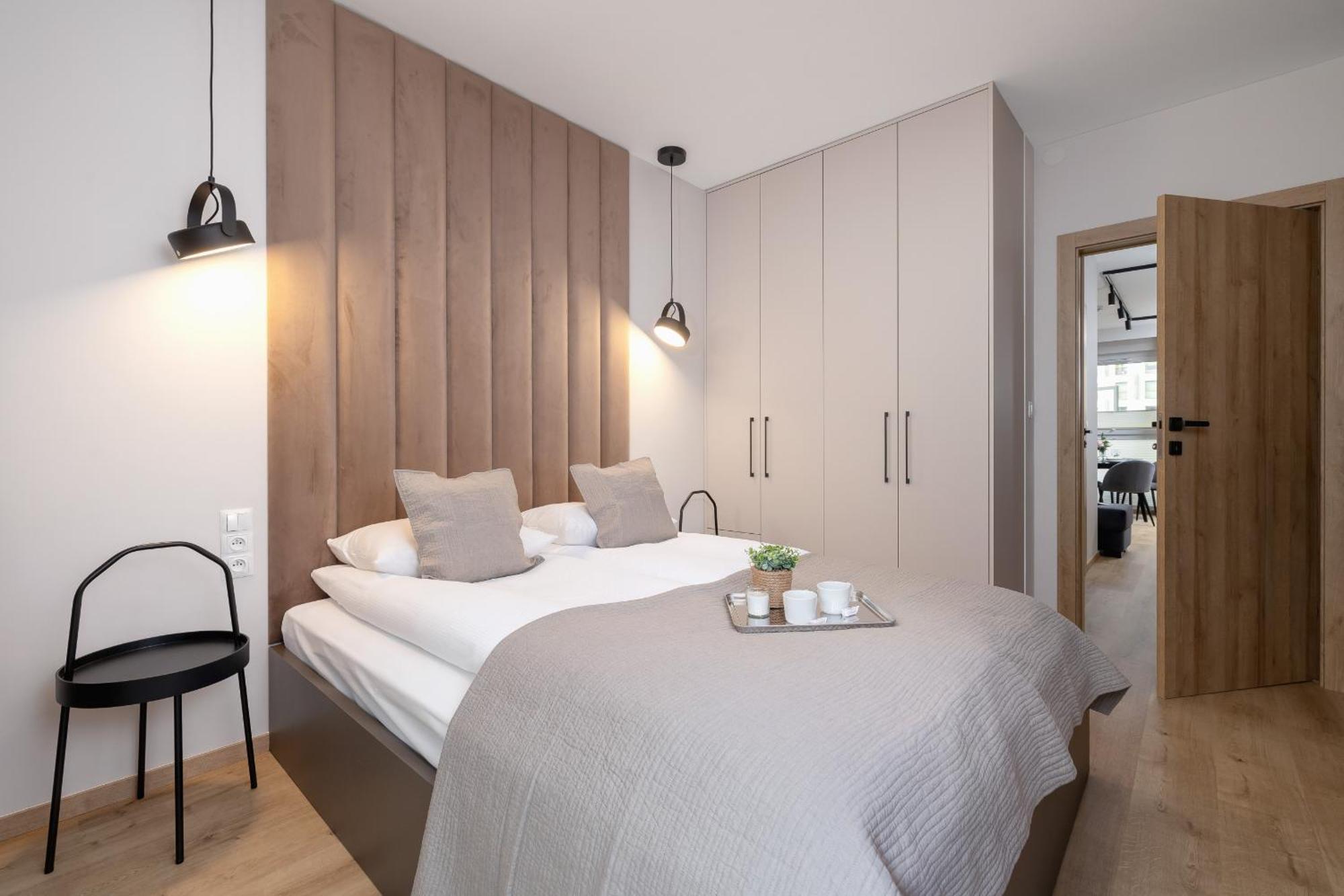 Bright Apartment In Krakow With Garden, Air Conditioning, Parking And Desk By Renters Prestige Ngoại thất bức ảnh