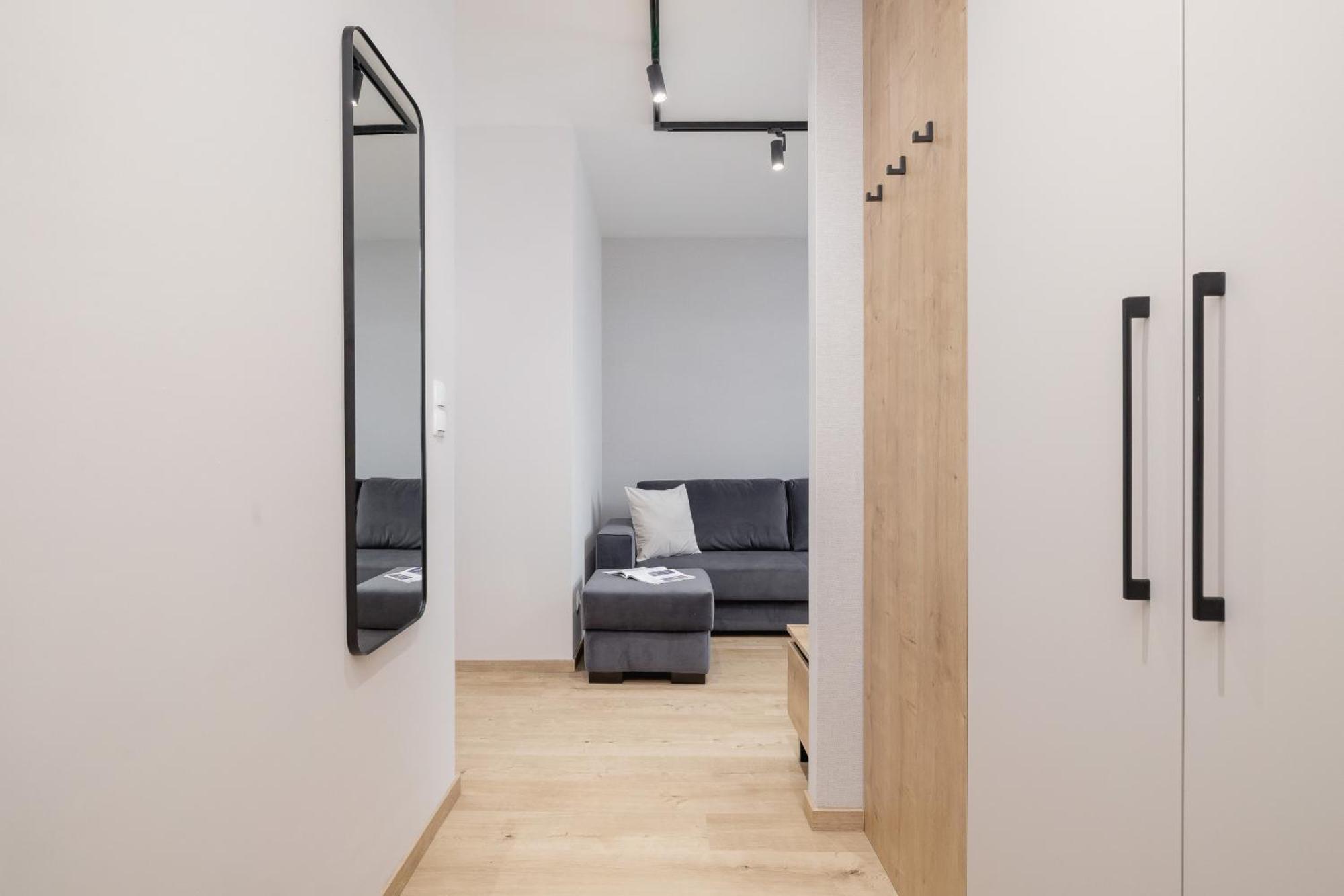 Bright Apartment In Krakow With Garden, Air Conditioning, Parking And Desk By Renters Prestige Ngoại thất bức ảnh