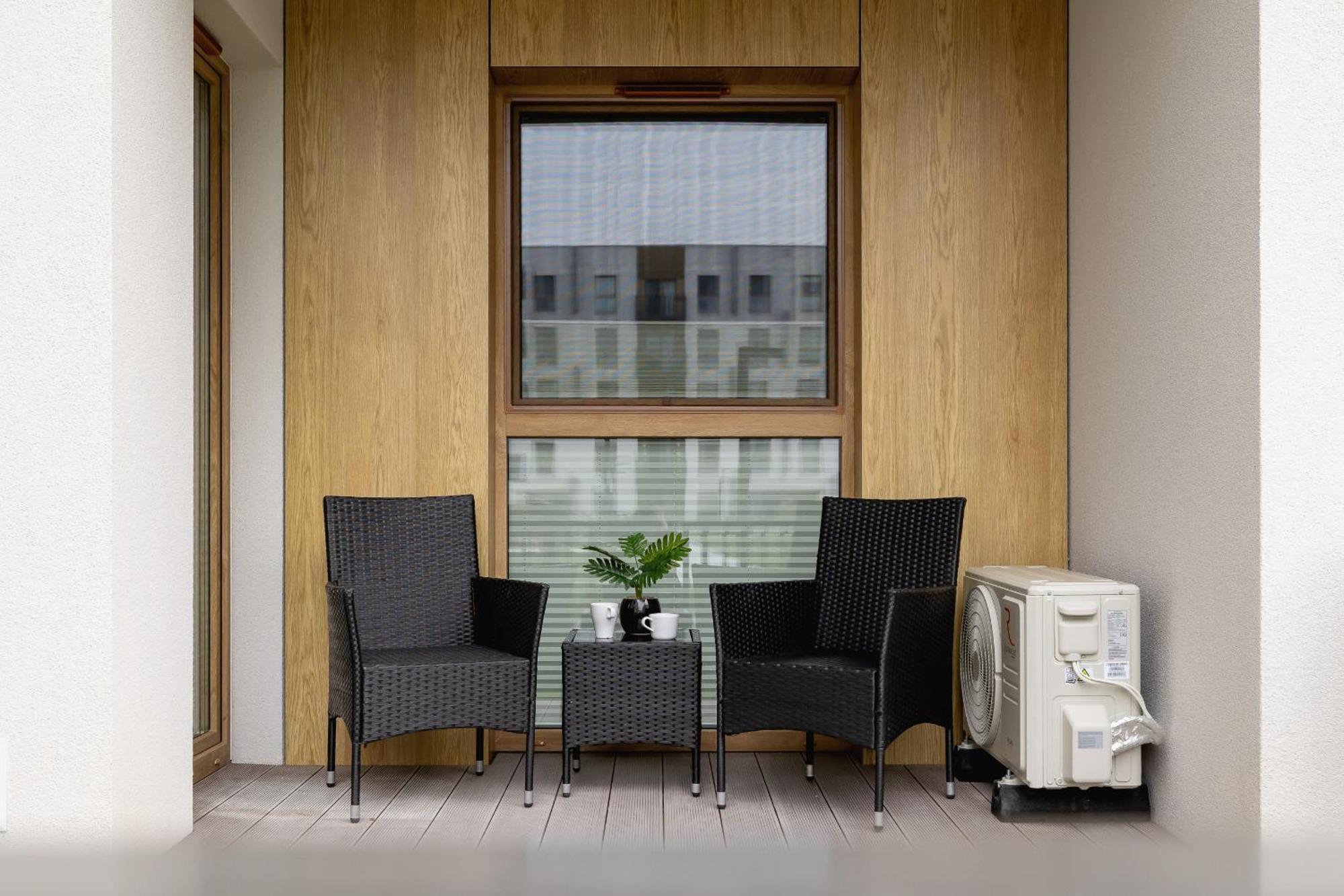 Bright Apartment In Krakow With Garden, Air Conditioning, Parking And Desk By Renters Prestige Ngoại thất bức ảnh