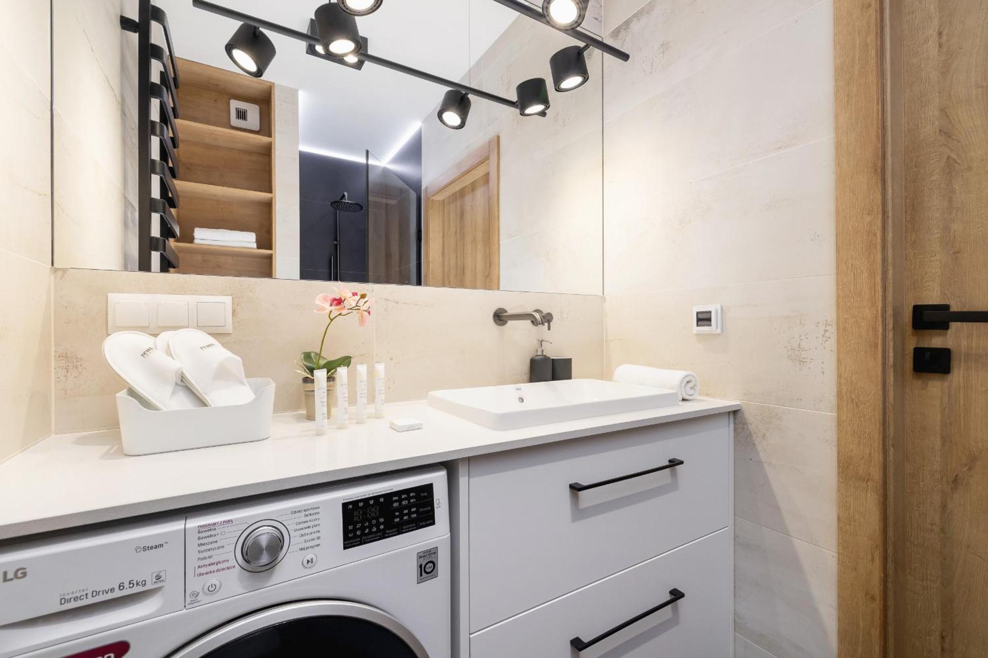 Bright Apartment In Krakow With Garden, Air Conditioning, Parking And Desk By Renters Prestige Ngoại thất bức ảnh