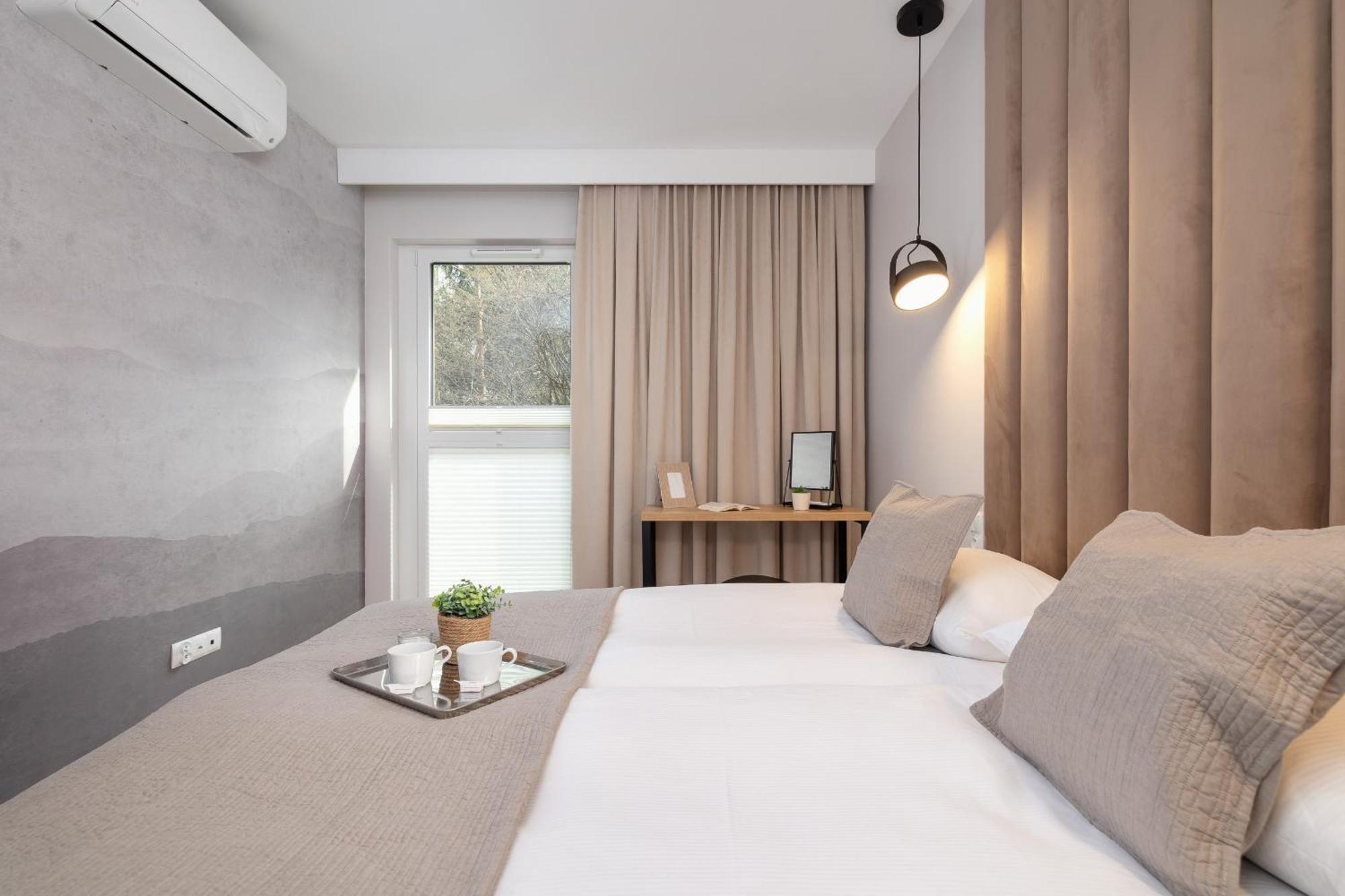 Bright Apartment In Krakow With Garden, Air Conditioning, Parking And Desk By Renters Prestige Ngoại thất bức ảnh