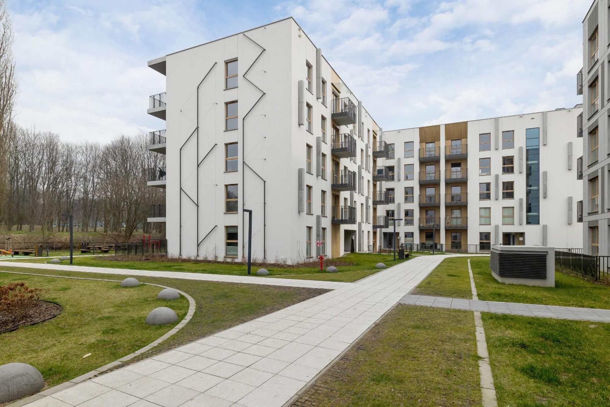 Bright Apartment In Krakow With Garden, Air Conditioning, Parking And Desk By Renters Prestige Ngoại thất bức ảnh