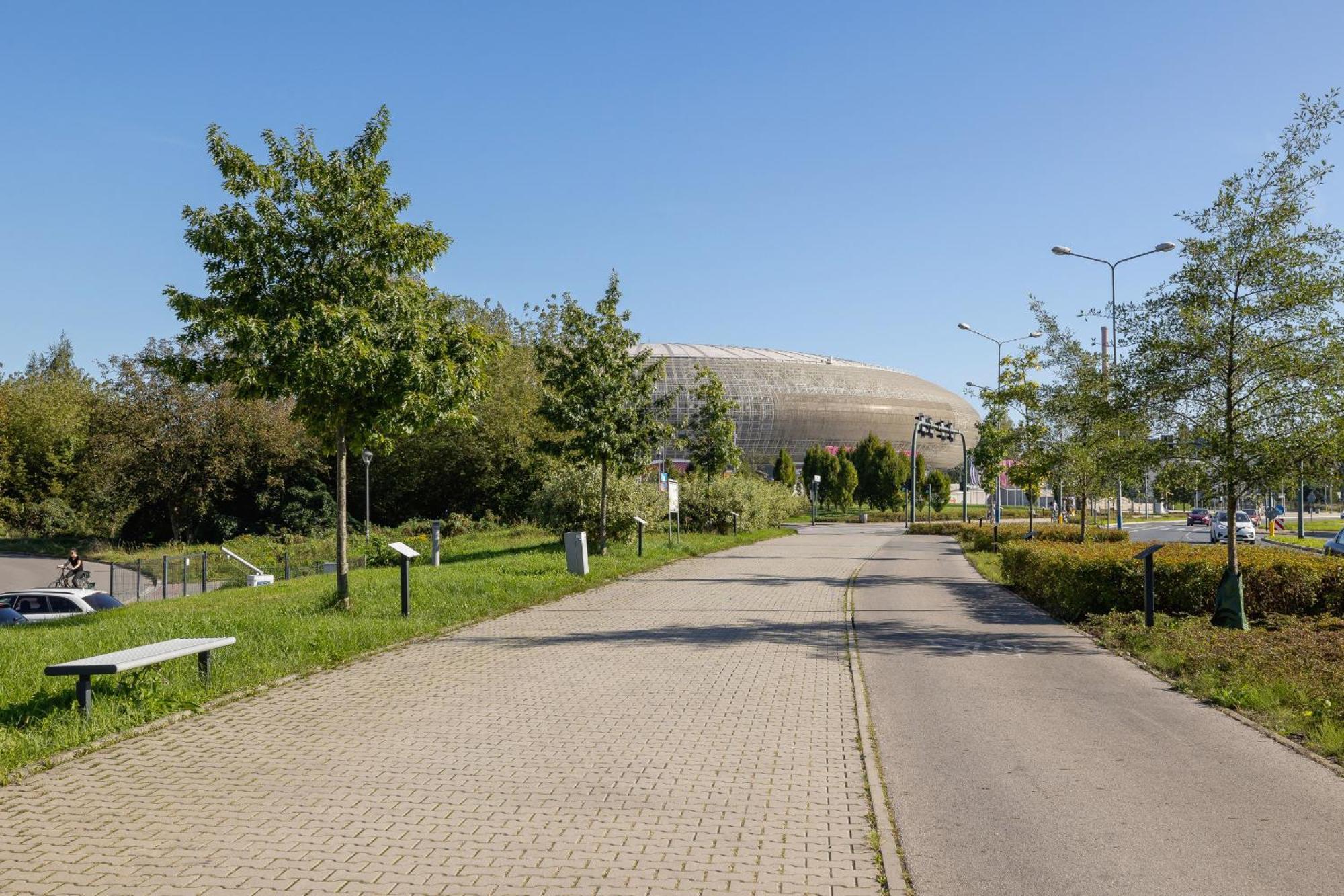 Bright Apartment In Krakow With Garden, Air Conditioning, Parking And Desk By Renters Prestige Ngoại thất bức ảnh