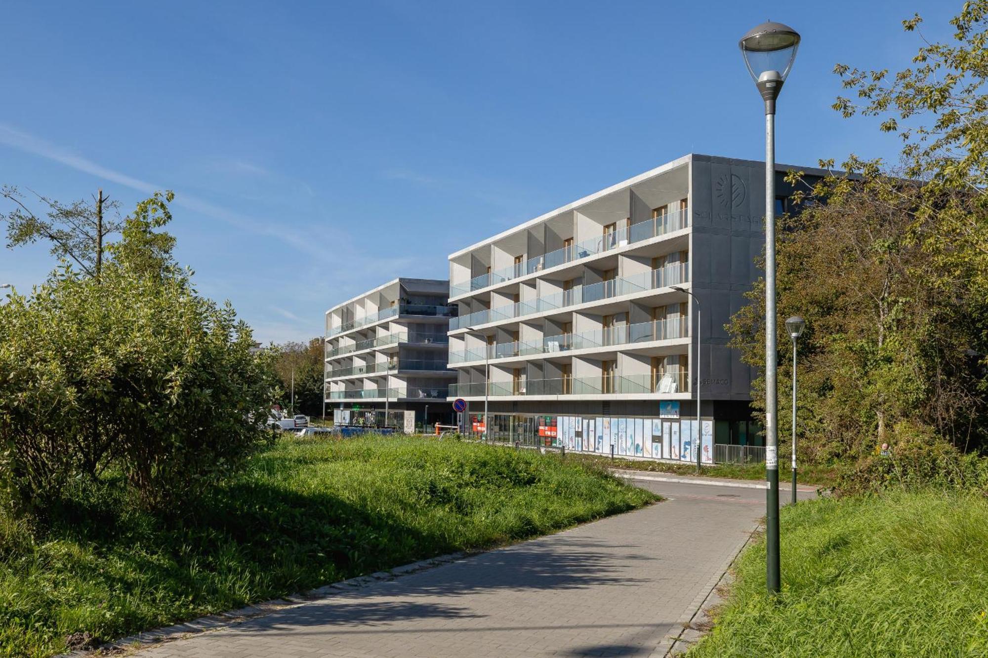 Bright Apartment In Krakow With Garden, Air Conditioning, Parking And Desk By Renters Prestige Ngoại thất bức ảnh